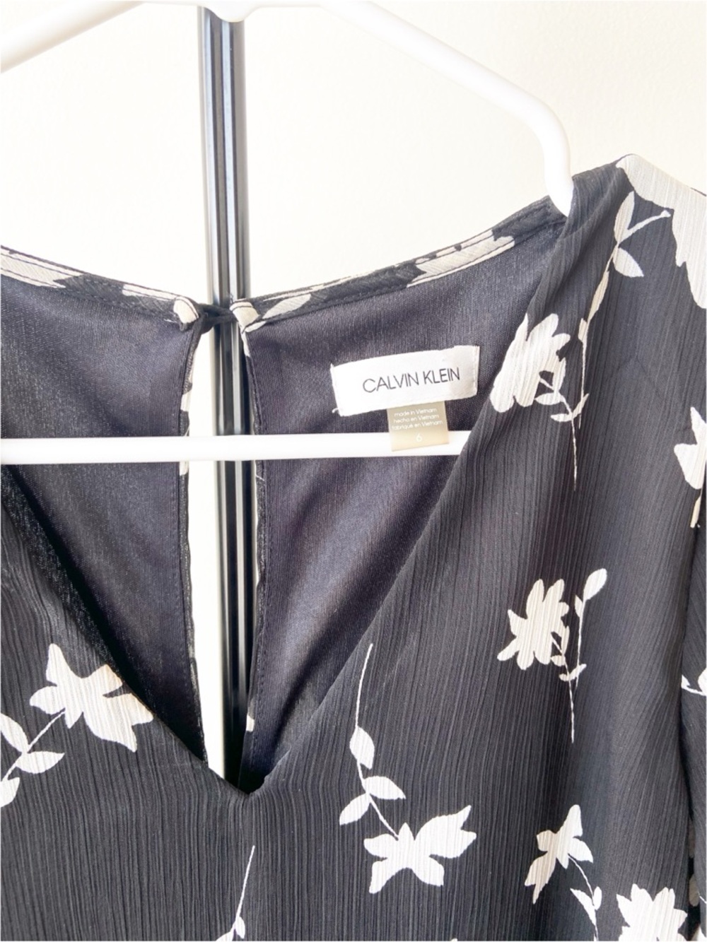 Calvin Klein Black Floral Ruffle Sleeve Dress Size 6 - Picture 5 of 7